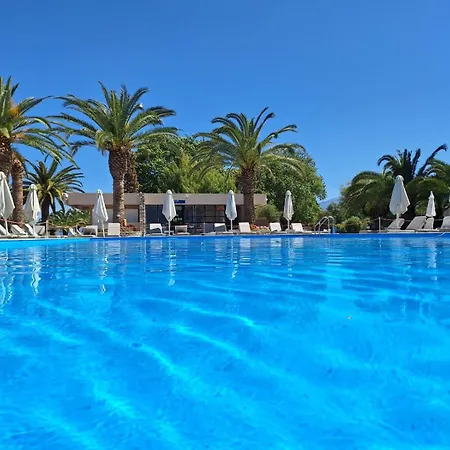 Ξενοδοχείο Long & 4*