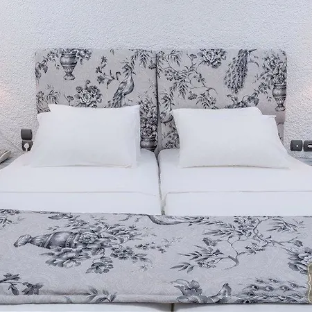 Long & Hotel