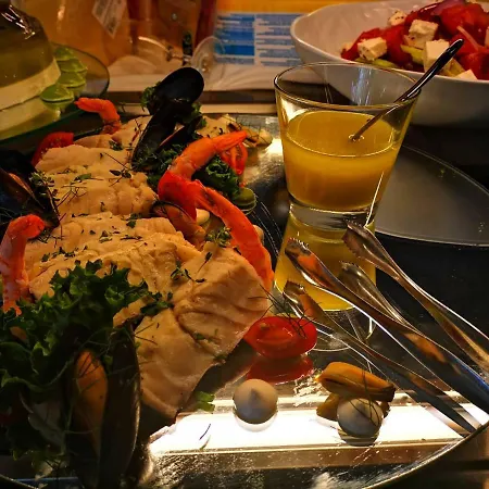 Long & Hotell Longos (Achaea)