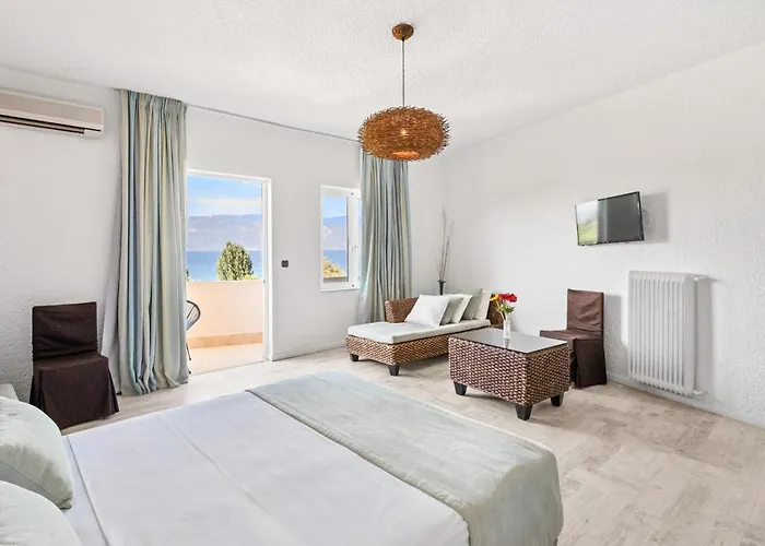 Отель Long & Лонгос