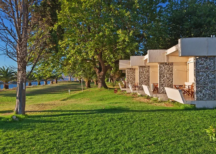 Отель Long & Лонгос