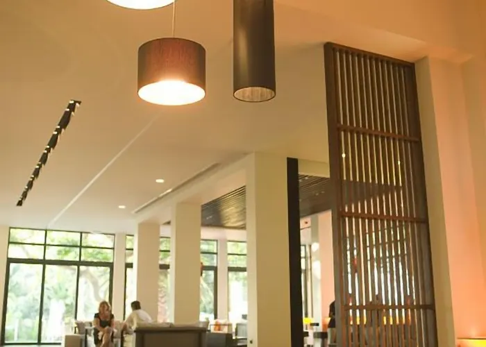 Otel Long & Longos (Achaea)