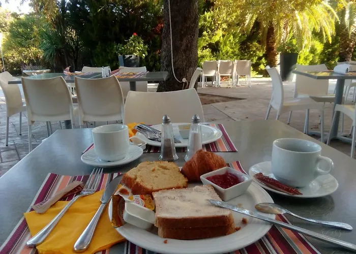 Long & Otel Longos (Achaea)