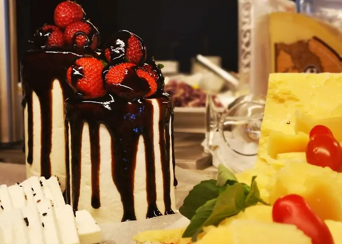 Отель Long & Лонгос